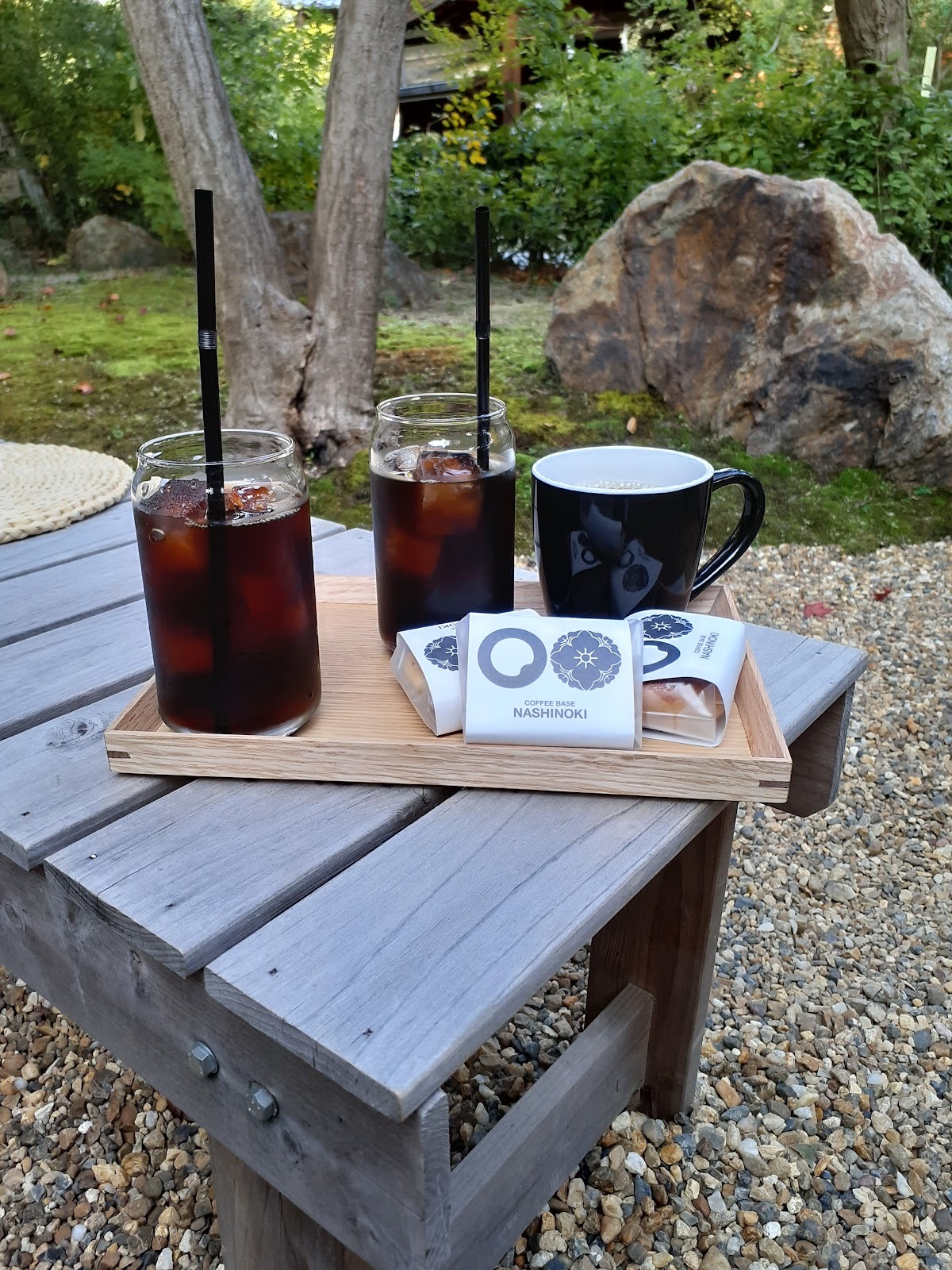 名水が紡ぐ、古都の新しいコーヒー体験 - コーヒーベース梨木の魅力とは？