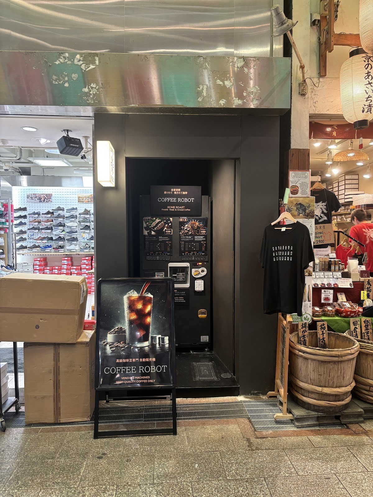 錦市場の角で出会う特別な体験: COFFEE ROBOT ROASTERS の試み