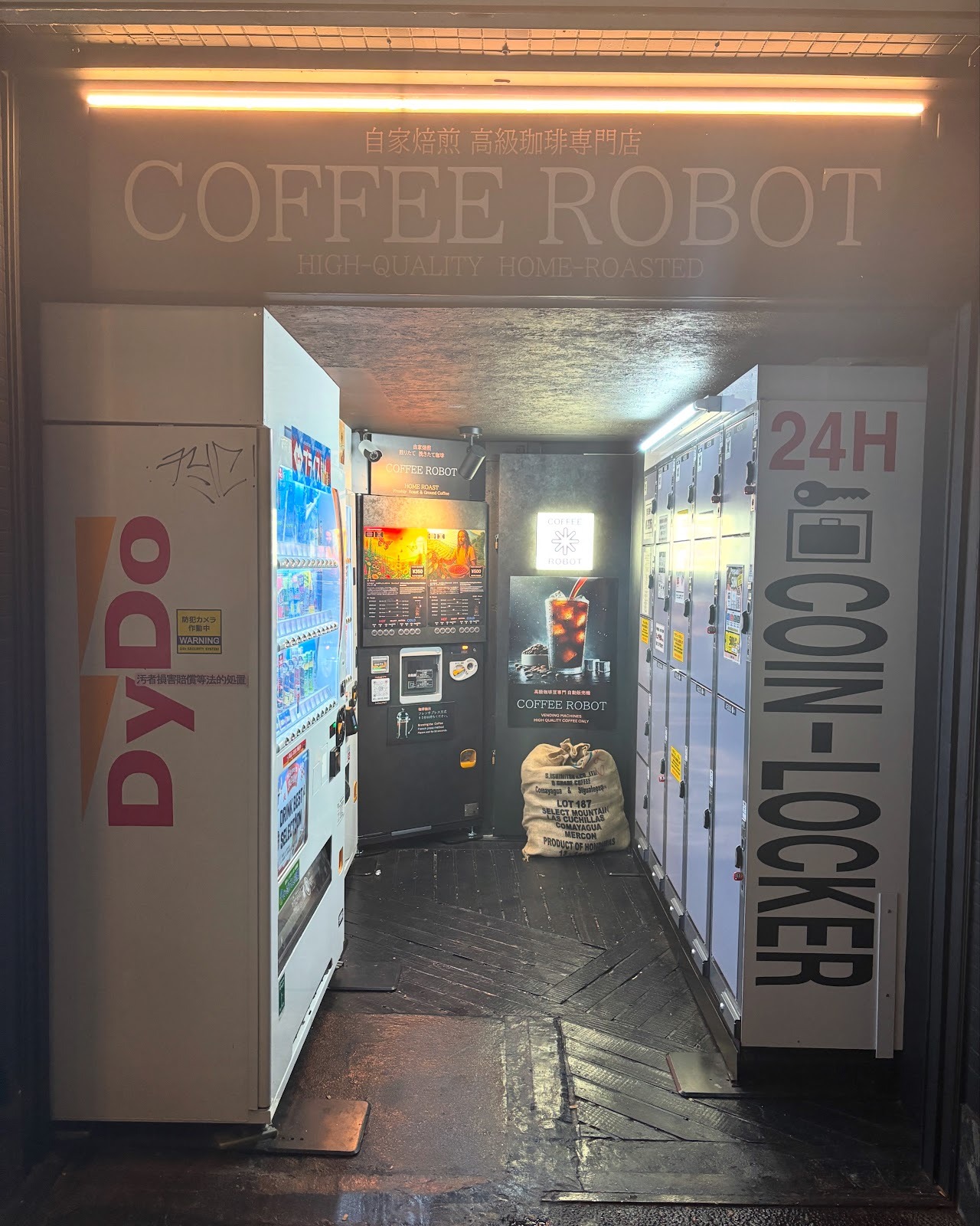 静かに進化するコーヒー文化：COFFEE ROBOT ROASTERS 河原町店 | COFFEE ROBOT