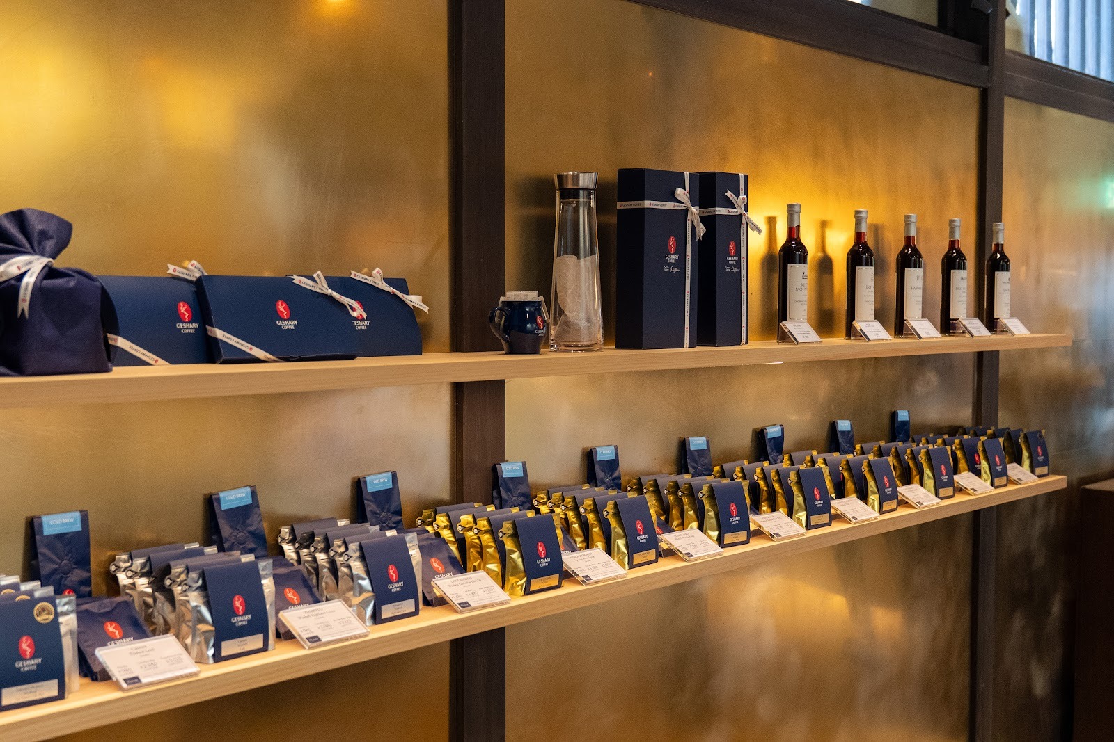 고대의 교토, 현대의 맛 - GESHARY COFFEE 洛에서 느끼는 새로운 자극 | COFFEE ROBOT