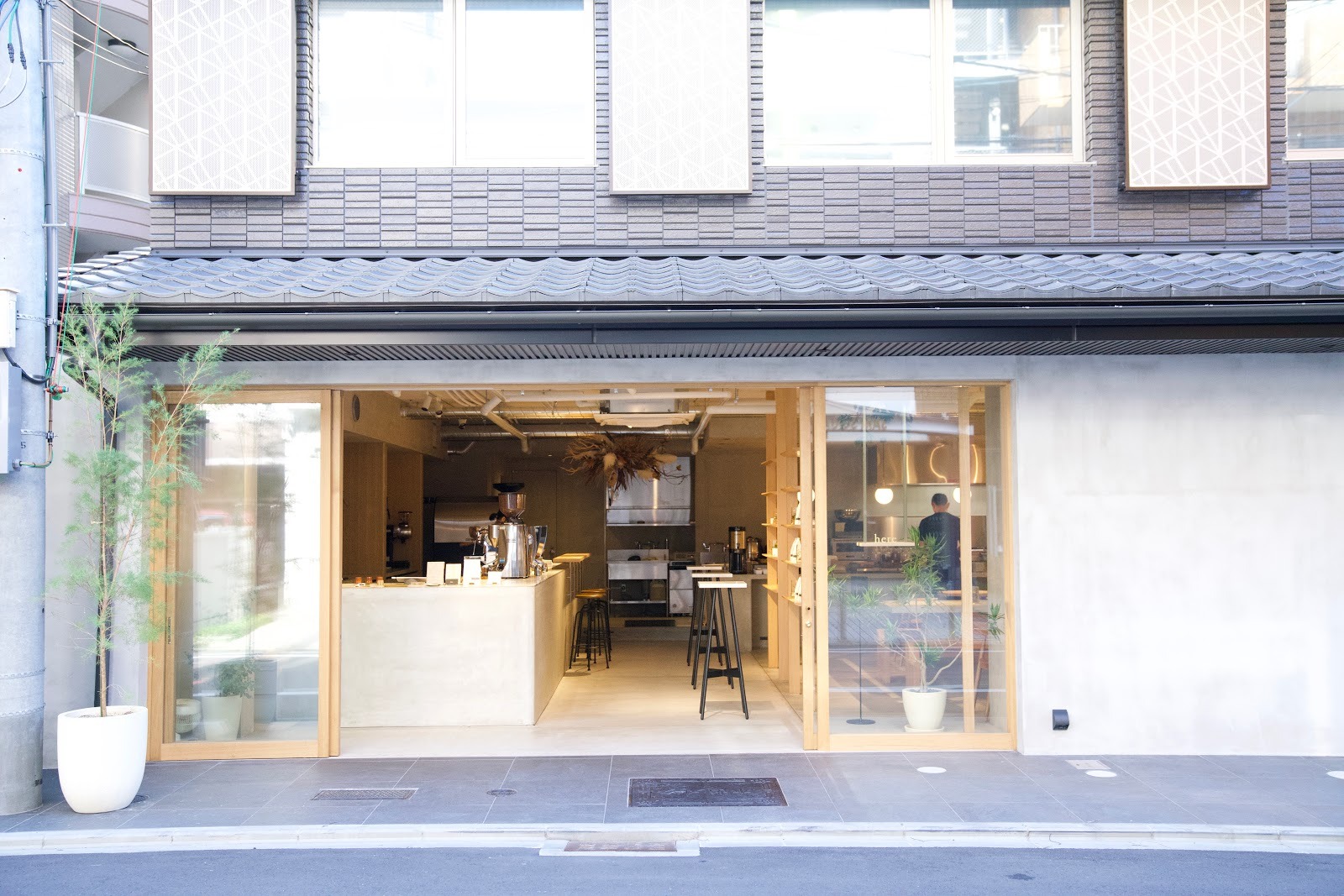 伝統と革新の狭間で揺れるカフェ体験──ここが「新時代」の京都？ | COFFEE ROBOT