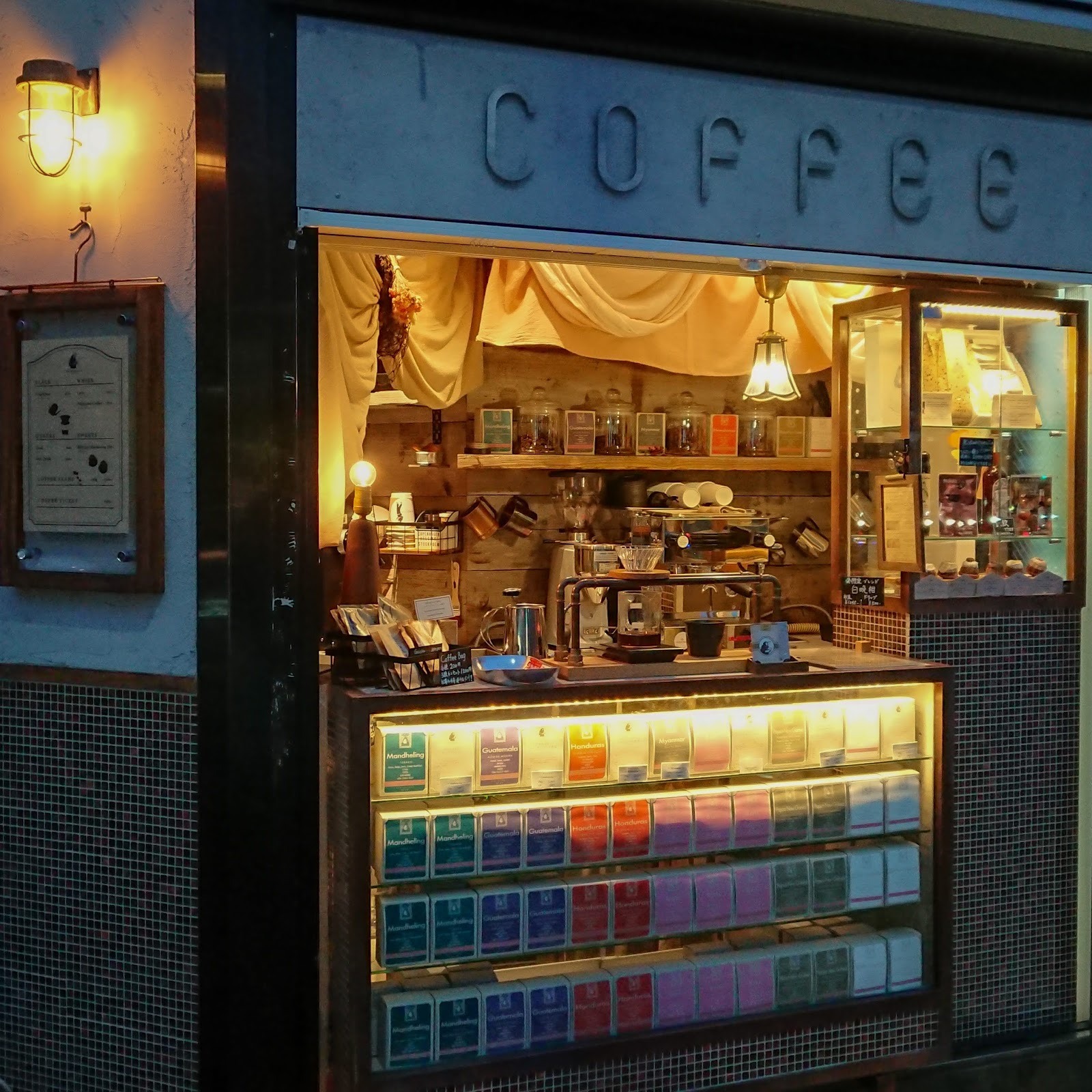 京都の街角で味わう、各国豆のハンドドリップ—MAMEBACOの魅力 | COFFEE ROBOT